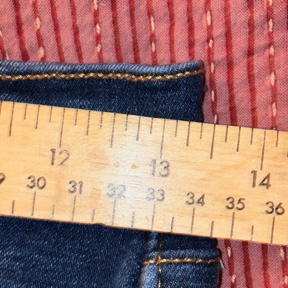 GAP Mid Rise Denim Shorts - Deep Blue women’s waist 26” rise 8.25” inseam 7” - Picture 6 of 12